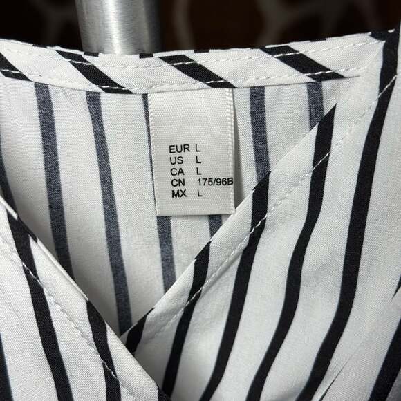 SHEIN Vertical Striped V-Neck Cami Romper with Belt - Picture 3 of 7